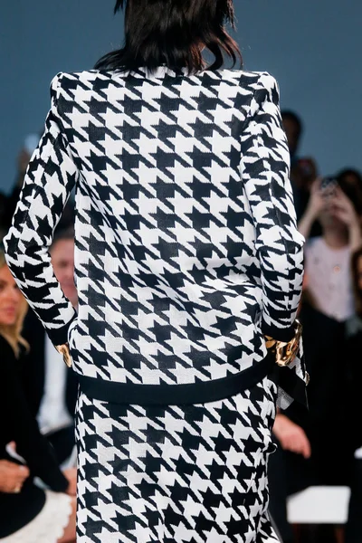 Look 49